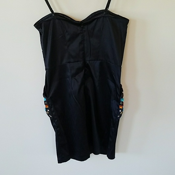 Strapless black dress w detailing on pockets - Picture 4 of 6